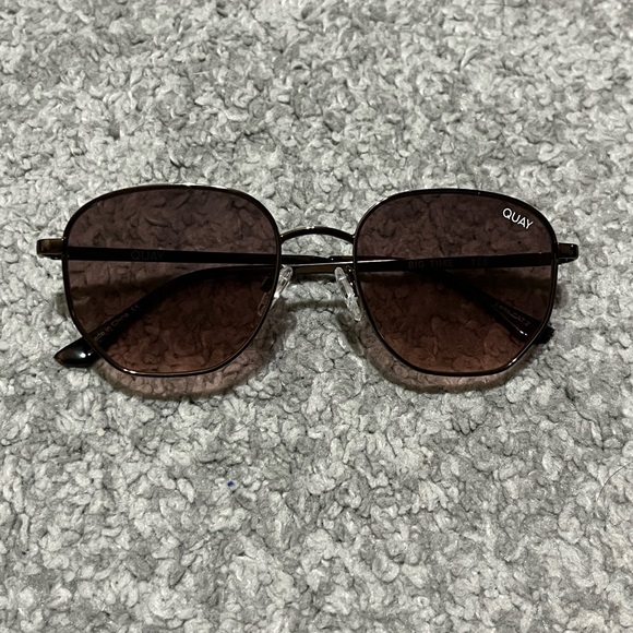 Quay Sunglasses - Picture 2 of 2